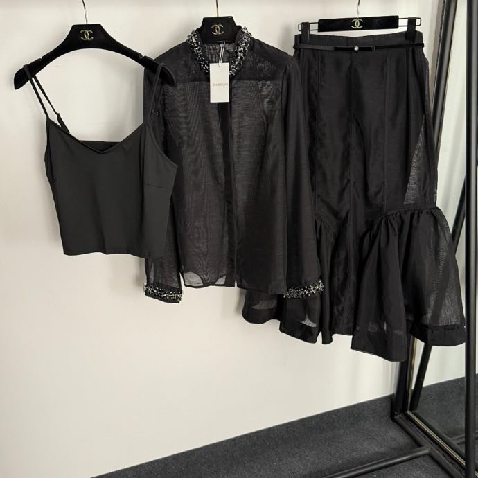 Костюм жіночий