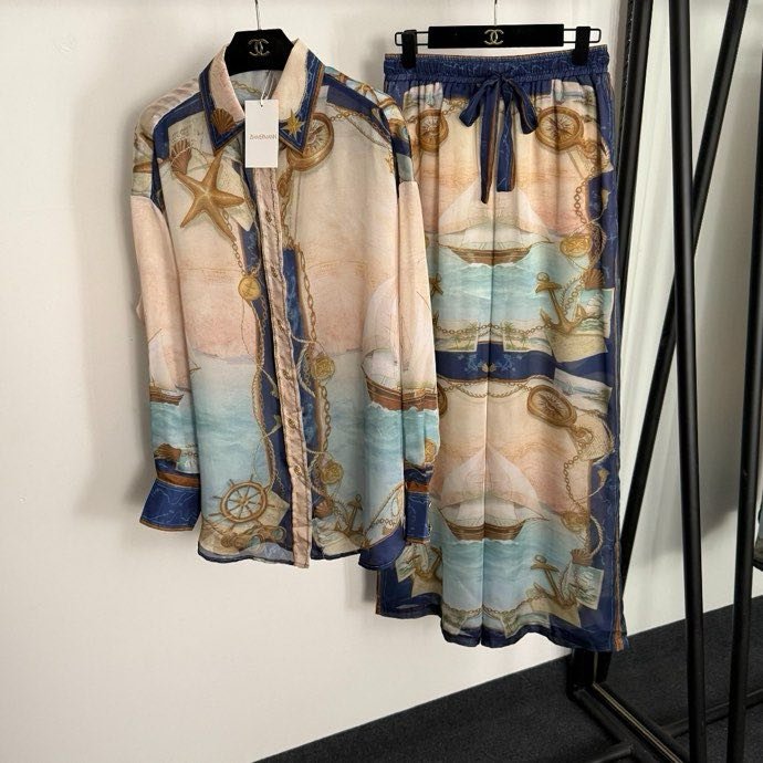 Костюм жіночий