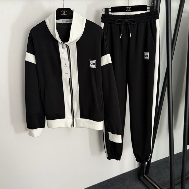 Костюм женский