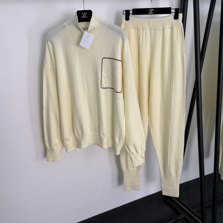 Костюм жіночий