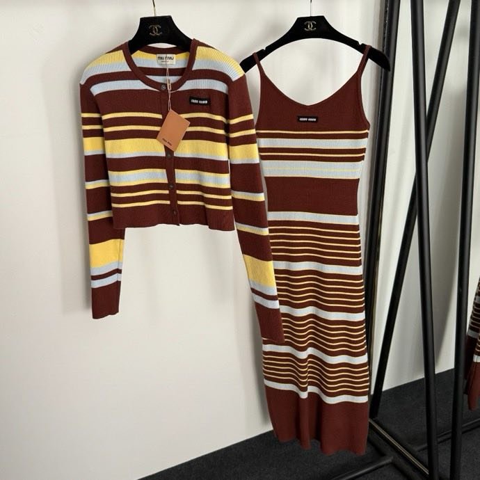 Костюм женский