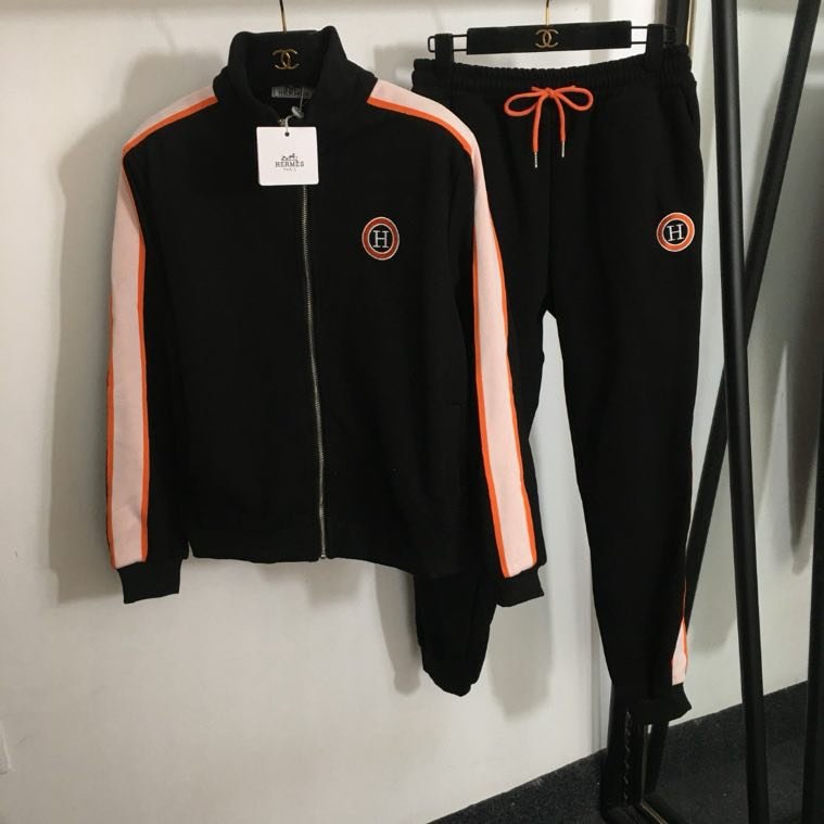 Костюм женский