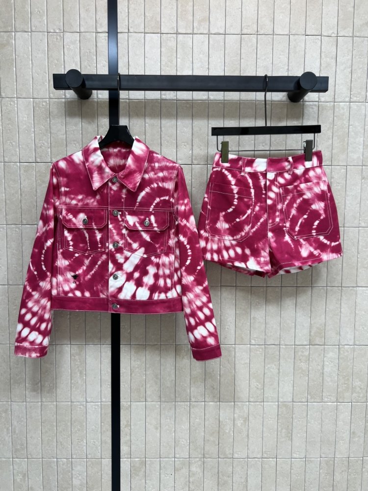 Костюм женский