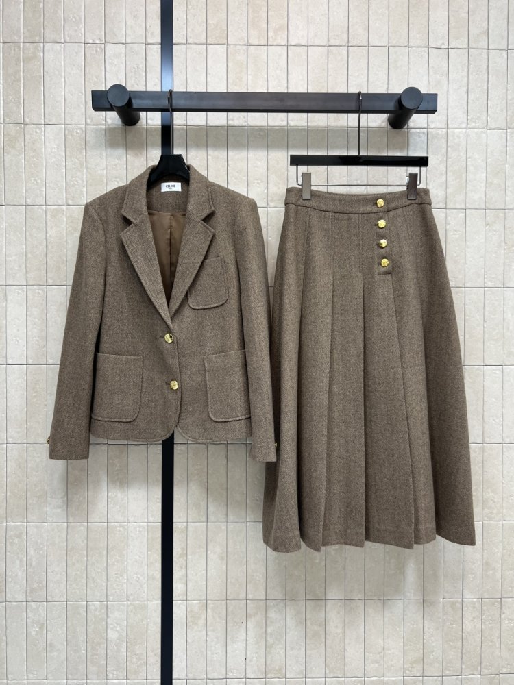 Костюм жіночий