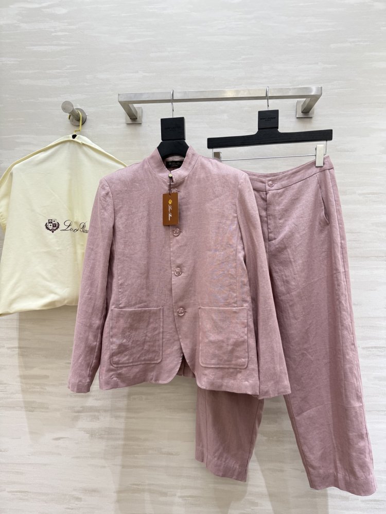 Костюм женский