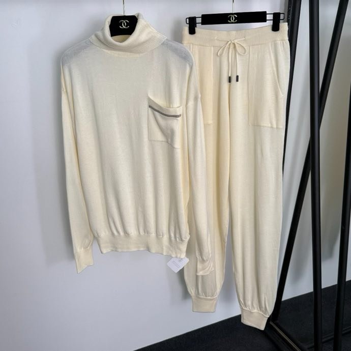 Костюм женский