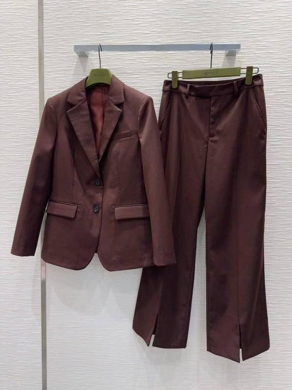 Костюм женский