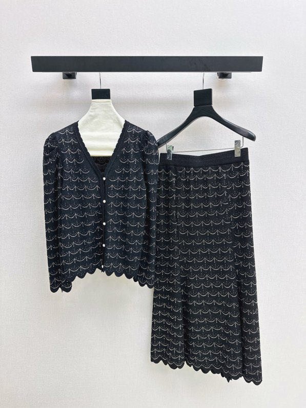 Костюм женский