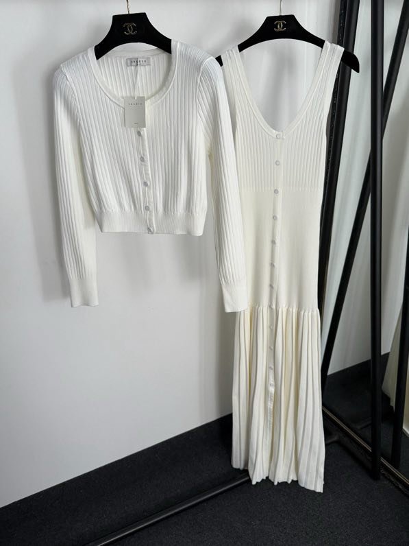 Костюм жіночий