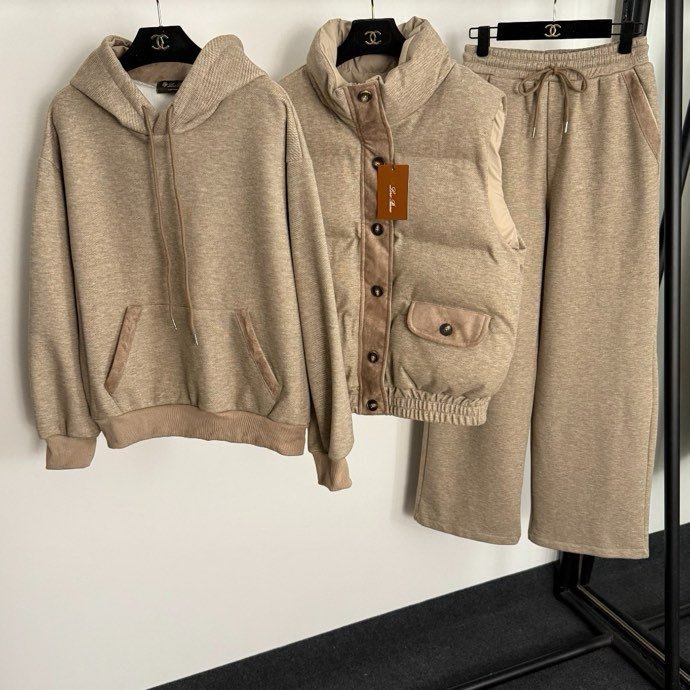 Костюм жіночий