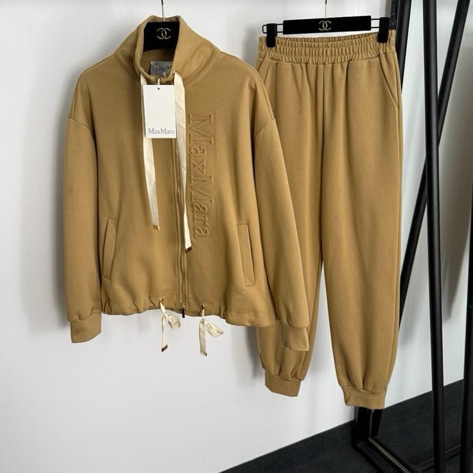 Костюм женский