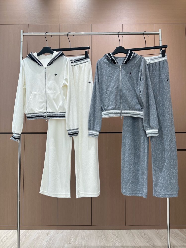 Костюм женский