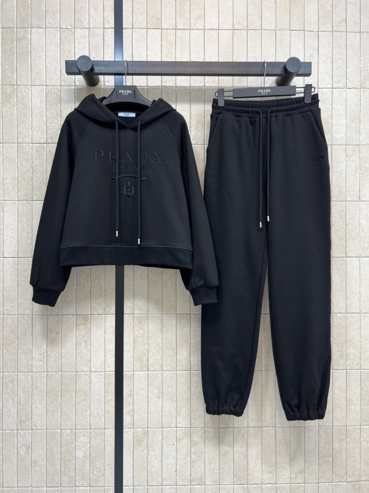 Костюм женский