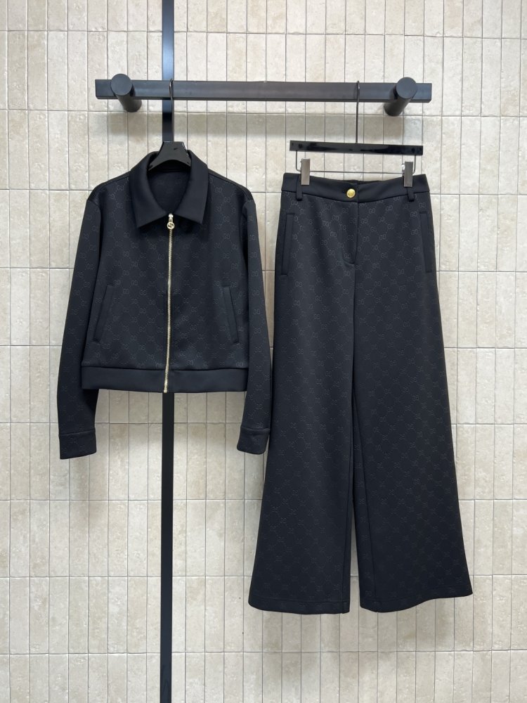 Костюм женский