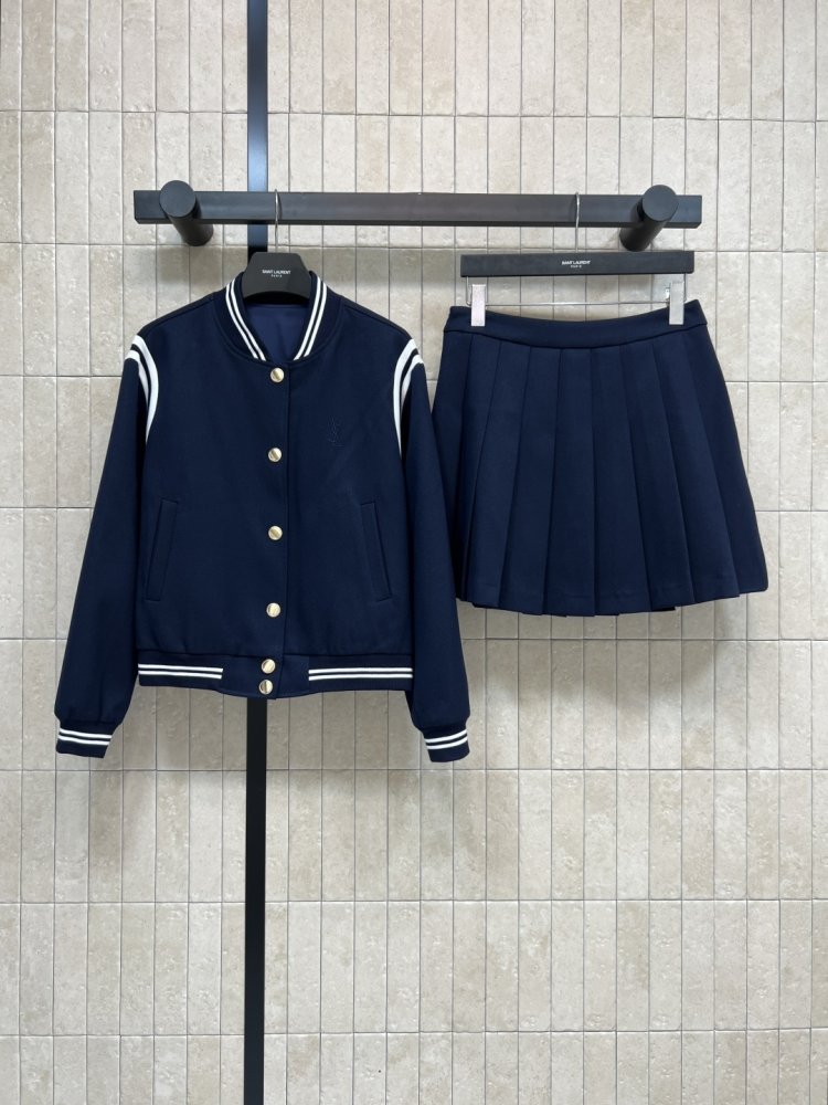 Костюм жіночий