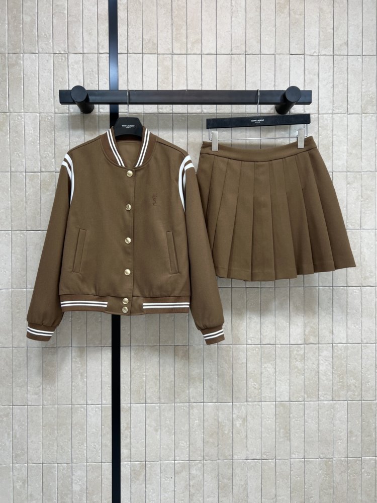 Костюм женский