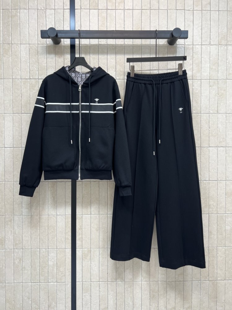 Костюм женский