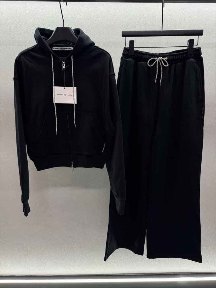 Костюм женский