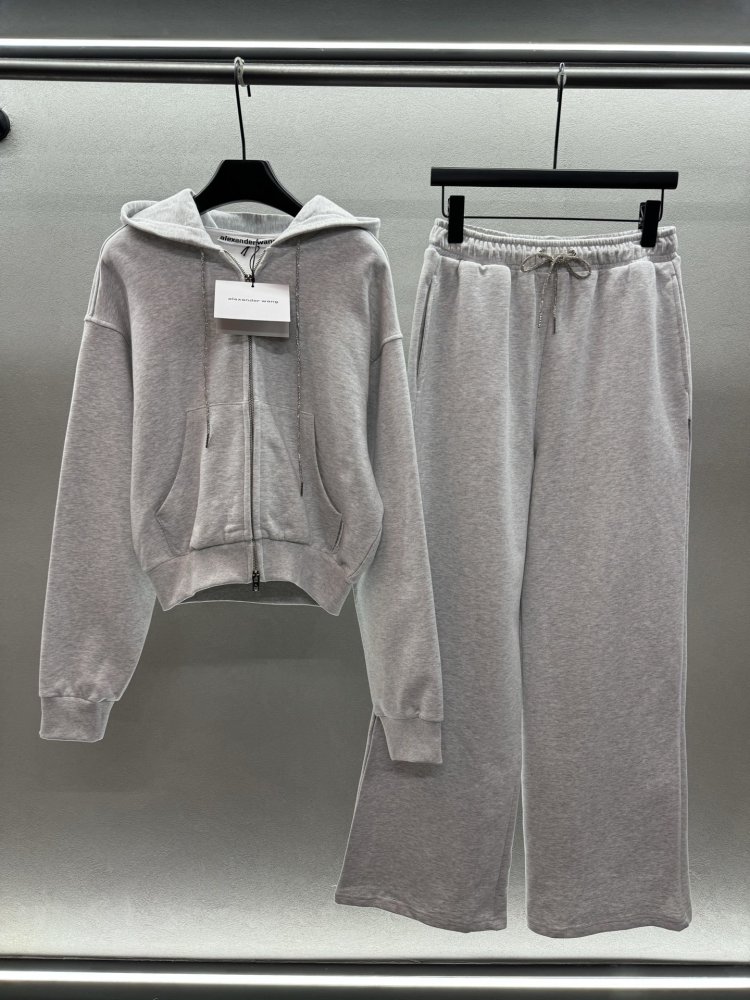 Костюм женский