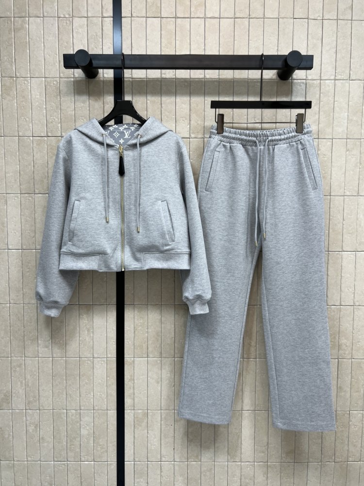 Костюм жіночий