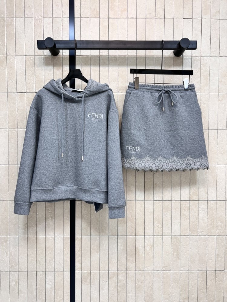 Костюм женский