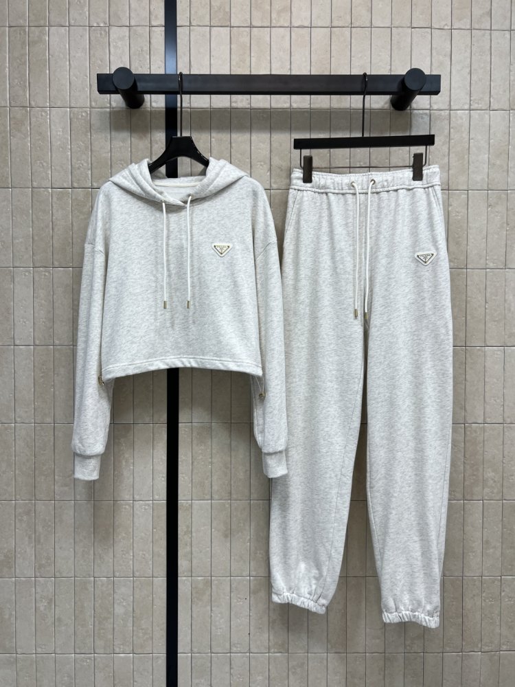 Костюм жіночий