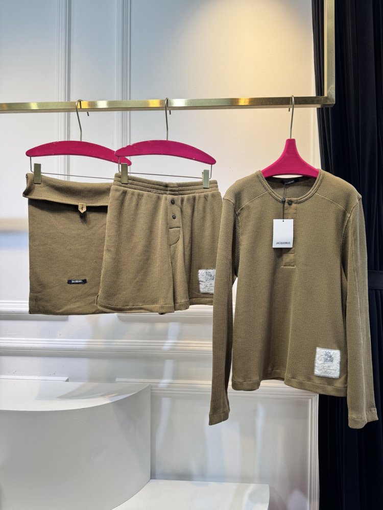 Костюм женский