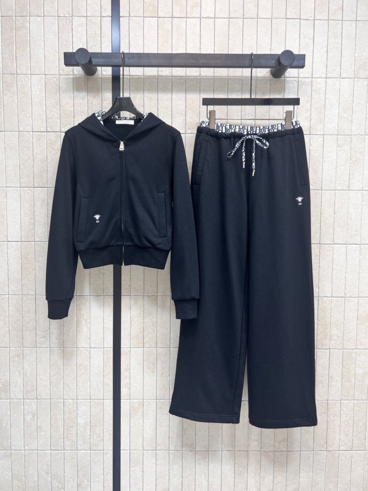 Костюм женский