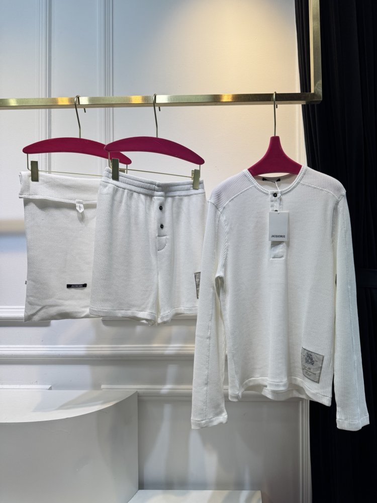 Костюм жіночий