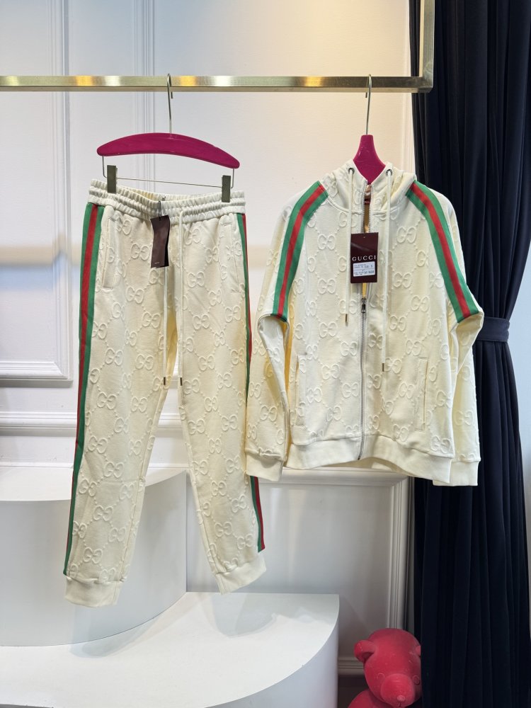 Костюм женский