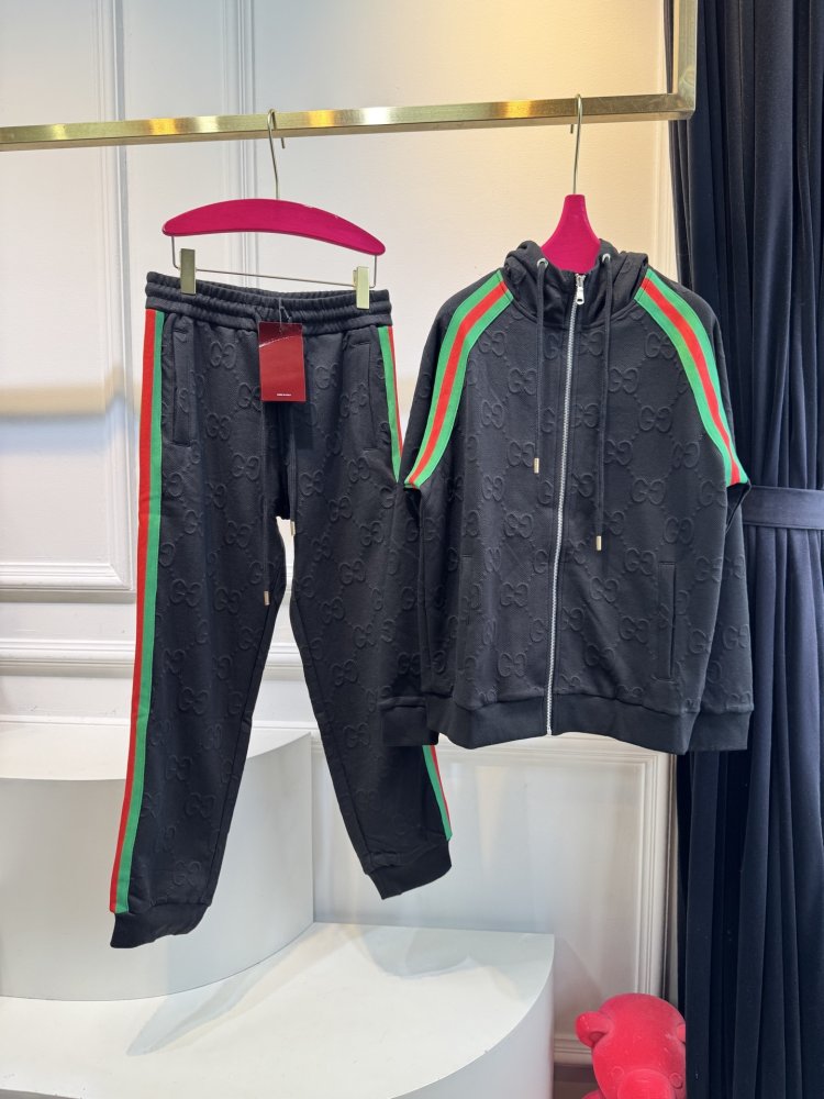 Костюм женский