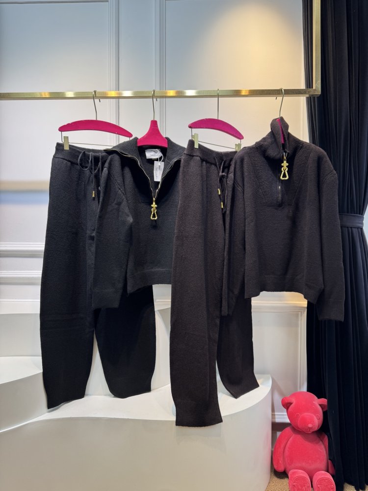 Костюм жіночий