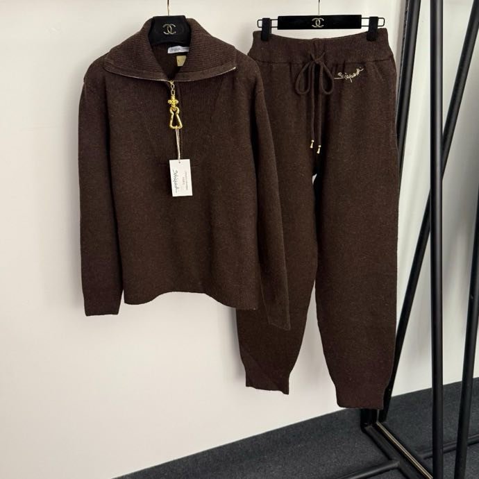 Костюм жіночий