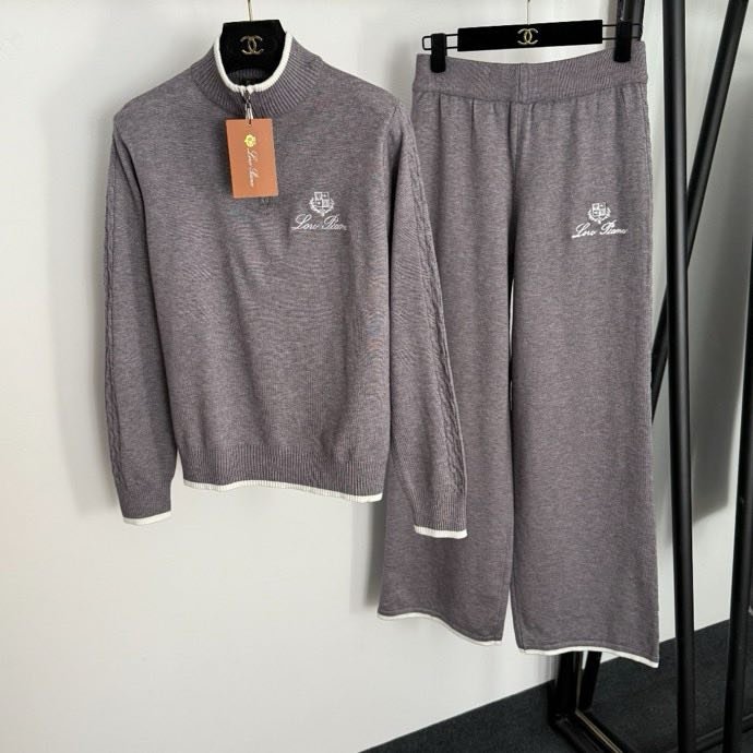 Костюм женский