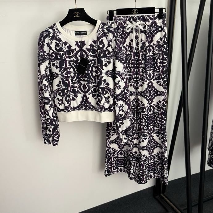 Костюм женский