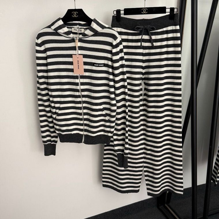 Костюм женский