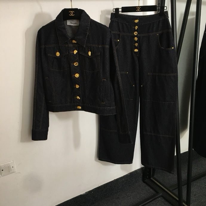 Костюм женский