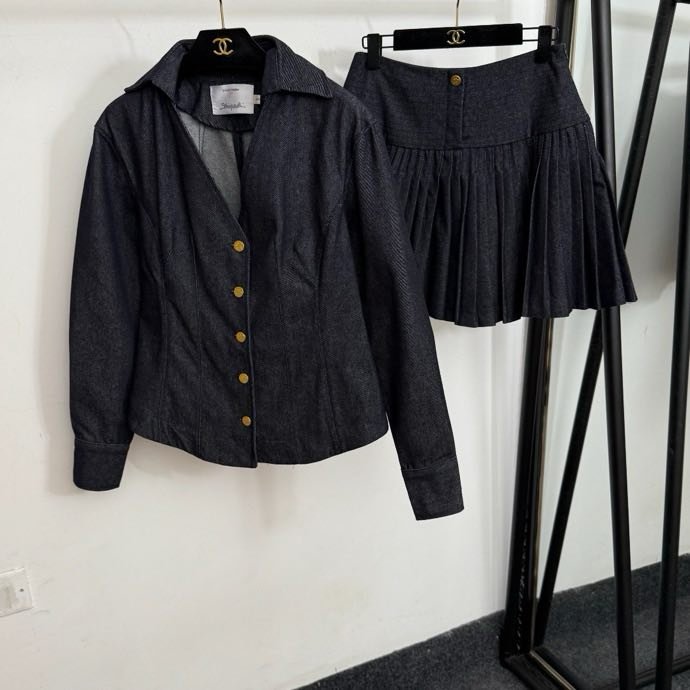 Костюм женский