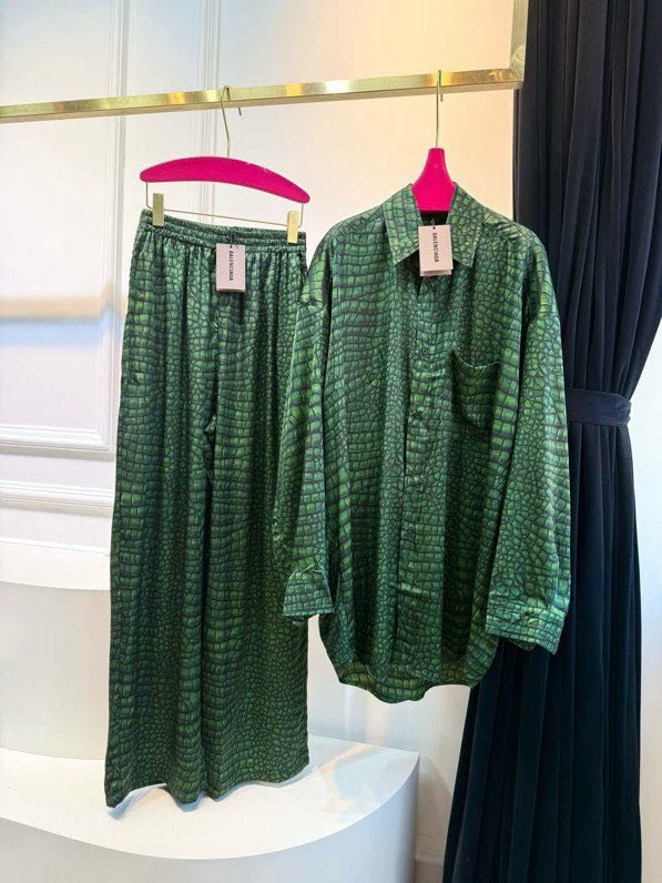 Костюм женский