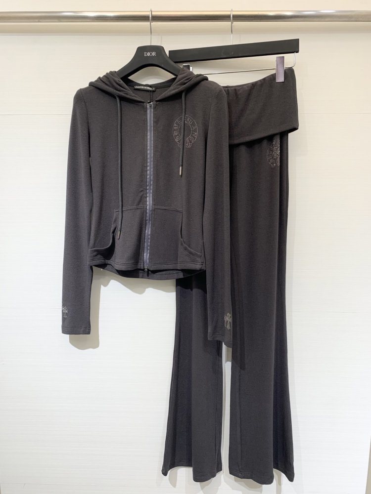 Костюм женский