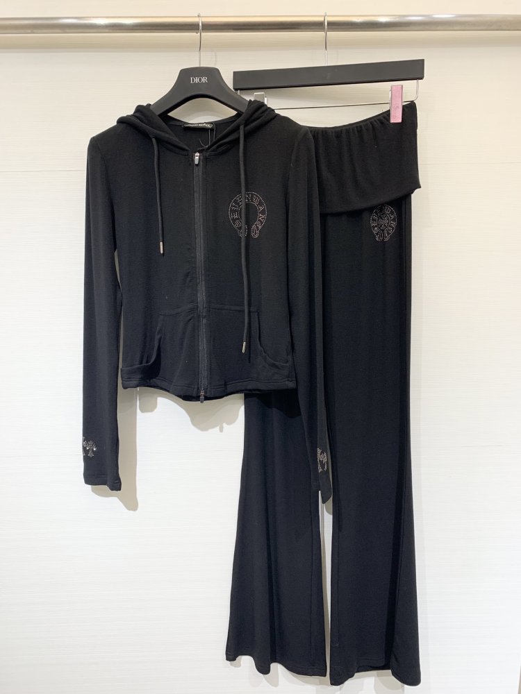 Костюм женский