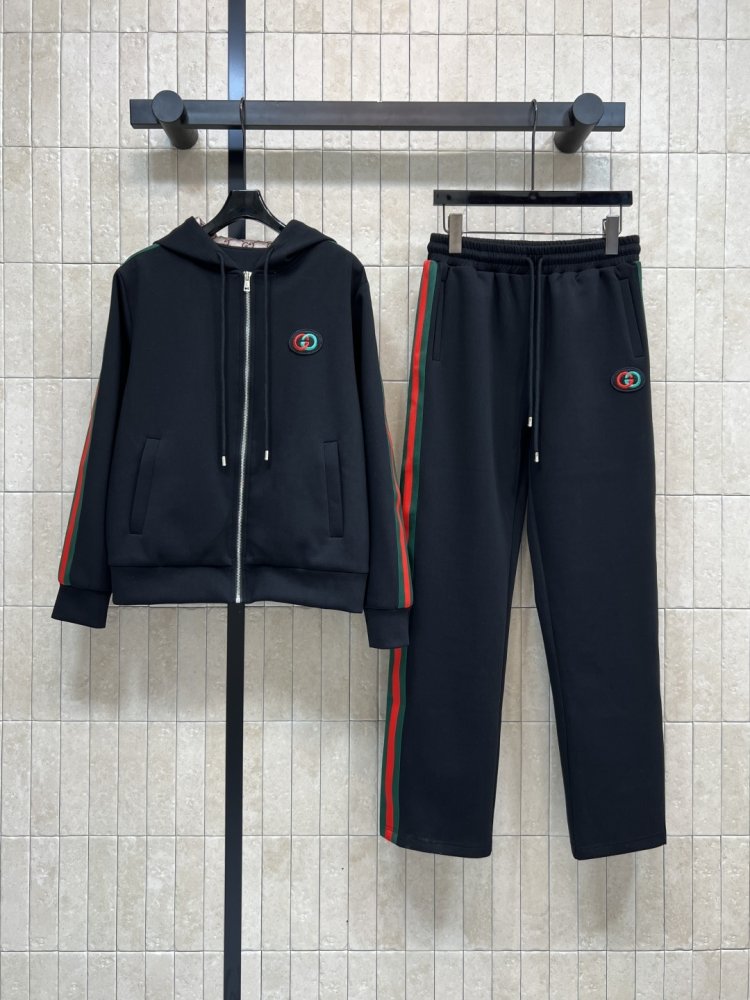 Костюм женский