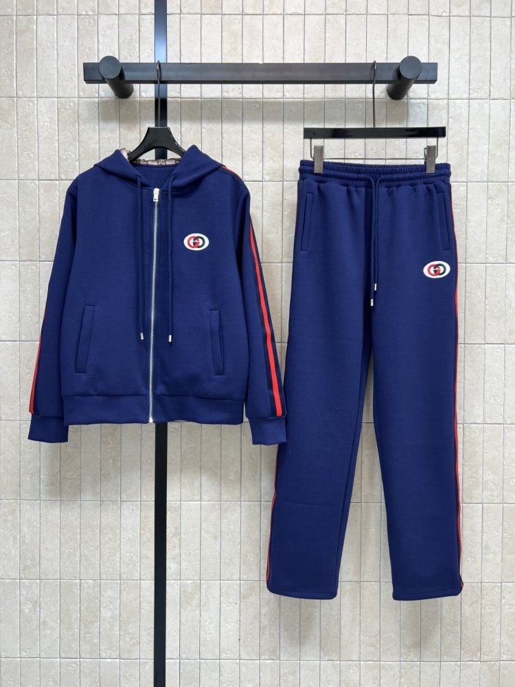 Костюм женский