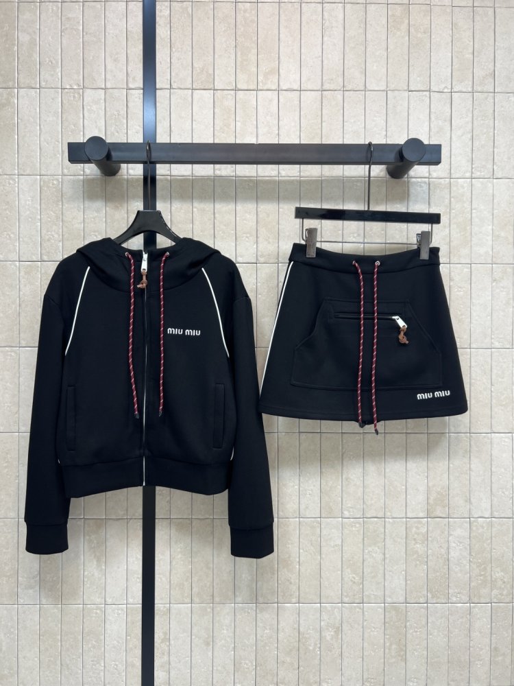 Костюм женский