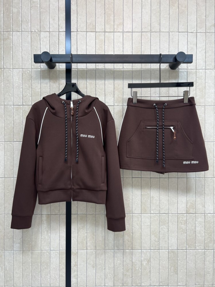 Костюм женский