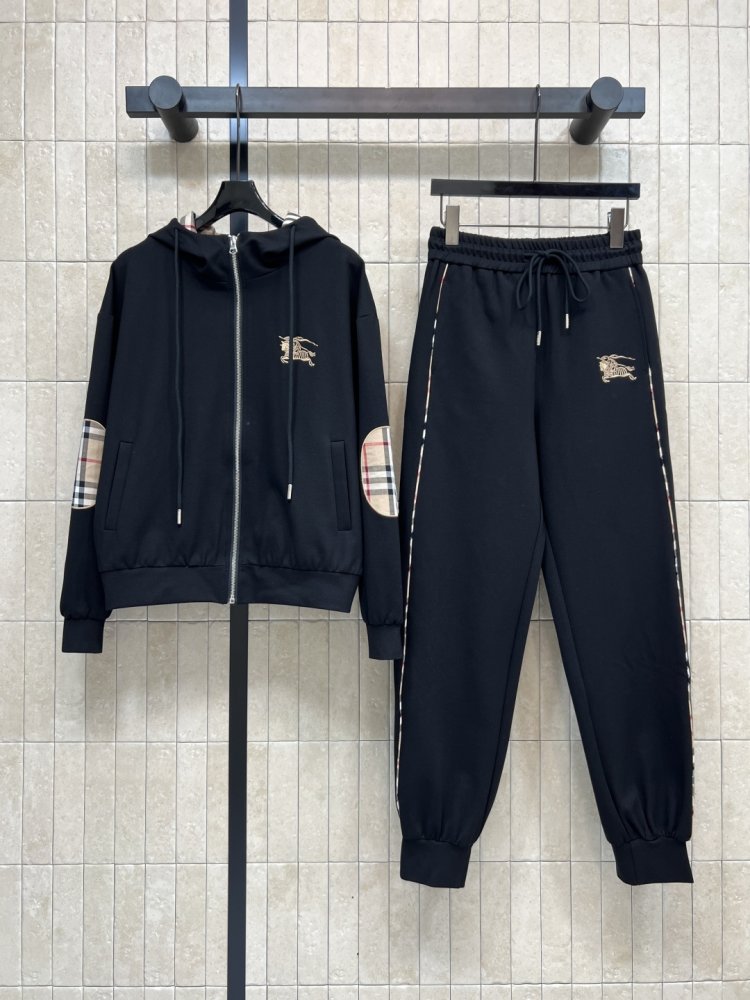 Костюм жіночий