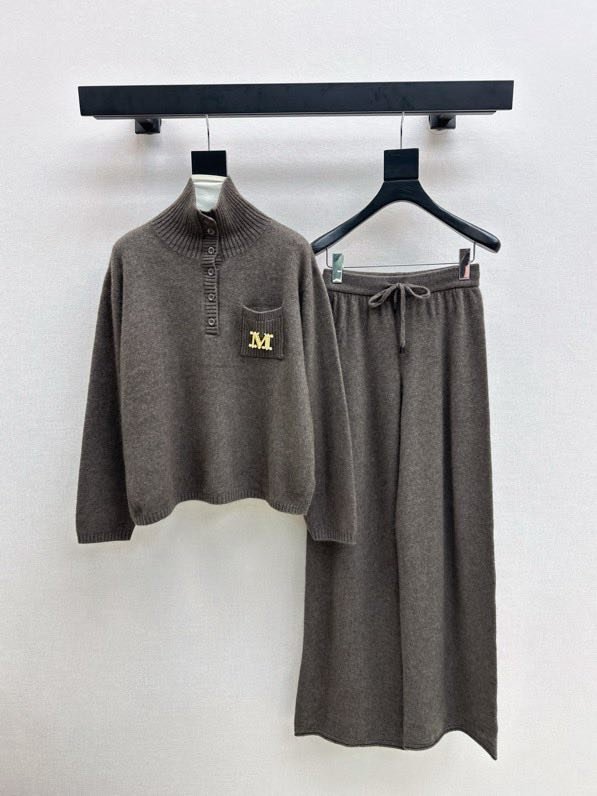 Костюм жіночий