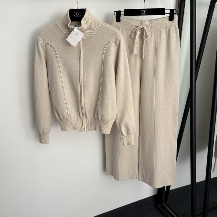 Костюм женский