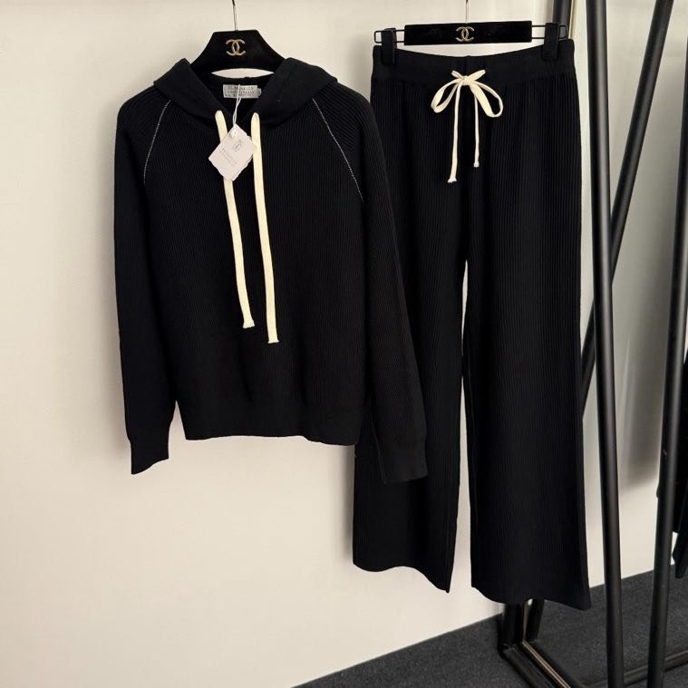 Костюм женский