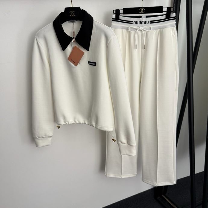 Костюм женский